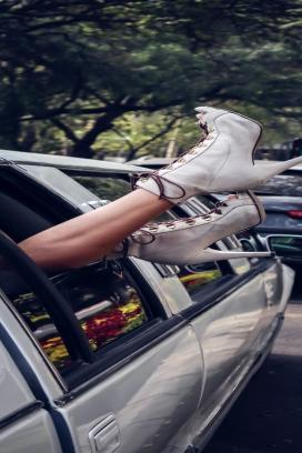 El origen del tacón: De accesorio masculino a símbolo de poder y erotismo