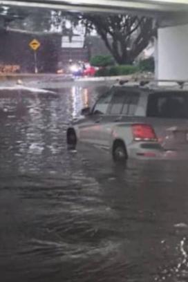 Cinco horas de lluvia provocaron inundaciones en CDMX