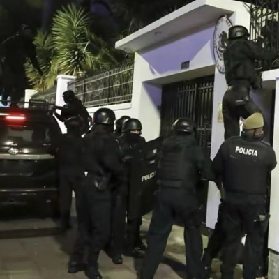 El 5 de abril de 2024, fuerzas policiales de élite ingresaron por la fuerza a la sede diplomática mexicana para arrestar a Jorge Glas.