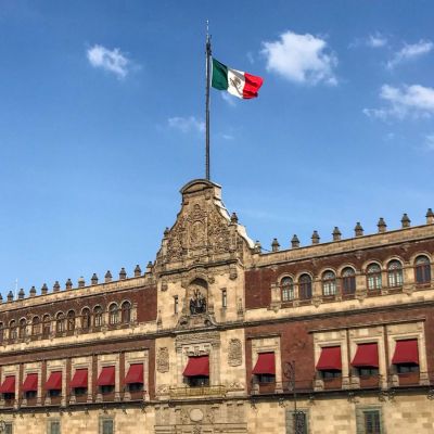 México y el dilema de los bancos centrales: ¿Por qué no recorta tasas con inflación a la baja?