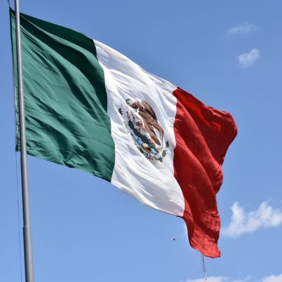 Baja la percepción de riesgo crediticio de México y Pemex a niveles mínimos