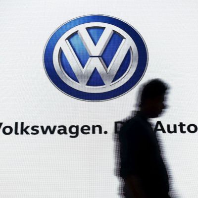 Volkswagen acuerda el recorte de 100 mil empleos antes de 2030; inicia reestructura histórica