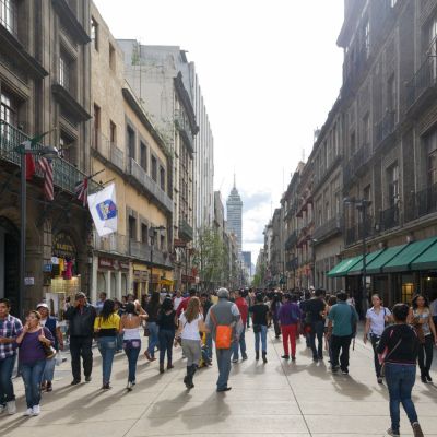 México tiene menos dependientes, pero cada vez más son adultos mayores, revela el Inegi.