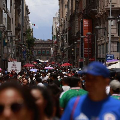 Baja la pobreza en México: hay 13.7 millones de personas menos en esta situación.