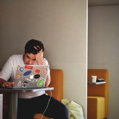 Desempleo juvenil por inteligencia artificial detona rebelión mundial: Andrés Oppenheimer