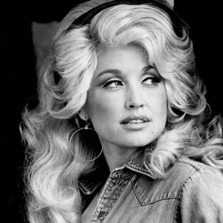 ¿Cuál era la fortuna de Dolly Parton? Así construyó un imperio de 450 millones de dólares
