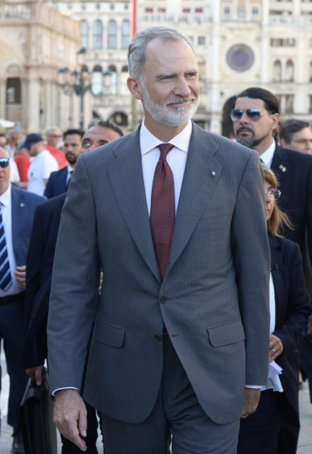 El monarca visita el país con motivo del partido de fútbol entre España y Uruguay en Guadalajara.