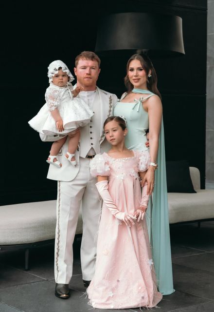 ¿Quién es Canelo Álvarez? Récord, fortuna, negocios y familia