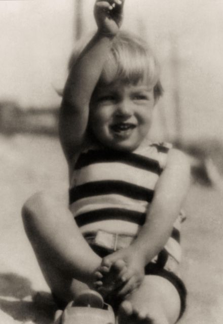 La infancia de Marilyn Monroe estuvo marcada por el abandono y profundas carencias afectivas.
