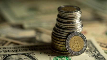 ¿Por qué aumentaron las remesas a México si se enviaron menos dólares?
