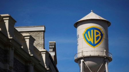 Estados de EU alistan demanda para bloquear compra de Warner Bros por Paramount.
