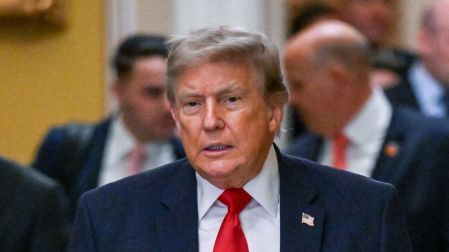 Trump ordena investigar por qué la gasolina no baja de precio: ‘Estafan a los clientes’.