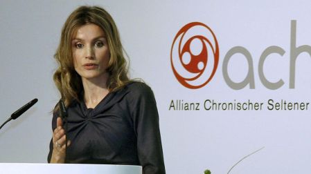 Antes de convertirse en reina de España, Letizia Ortiz destacó como reportera y presentadora de televisión.