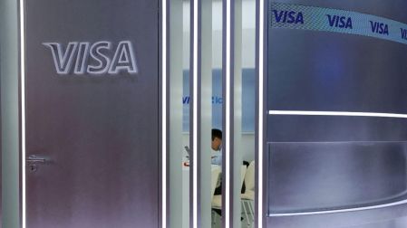 Visa prepara recorte global: despedirá a 2,600 empleados para mejorar su eficiencia.