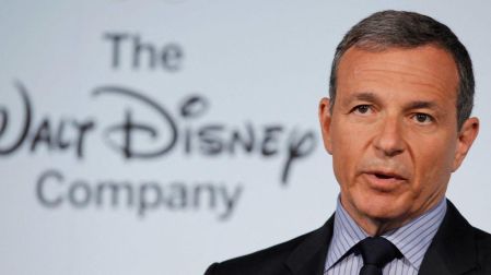 ¿Quiénes son Josh Kushner y Bob Iger, los empresarios que comprarán los Lakers?