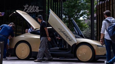 Cybercab sale a las calles: Tesla despliega su vehículo sin volante ni conductor en Austin