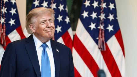 Trump dejaría de comerciar con países que tengan déficit con EU si la Fed no baja las tasas.