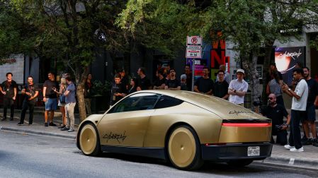 Autoridades de EU abren investigación sobre el Cybercab de Tesla tras su debut comercial