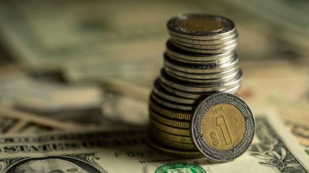 Peso mexicano se deprecia frente al dólar, ¿por qué tuvo una fuerte caída?