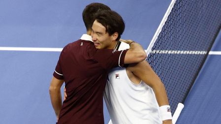 Bu Yunchaokete puso en aprietos a Novak Djokovic en el primer set