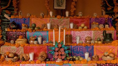 Altar de muertos en Día de Muertos.