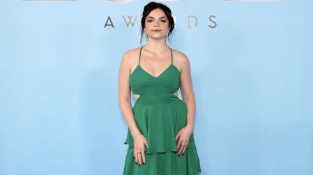 Hija de Ben Stiller y Christine Taylor, Ella apuesta por la actuación y busca consolidarse por mérito propio después de formarse profesionalmente en Juilliard.