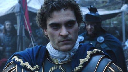 De interpretar al emperador Cómodo en Gladiator a convertirse en Arthur Fleck en Joker, Joaquin Phoenix ha construido una trayectoria marcada por personajes complejos y transformaciones físicas.