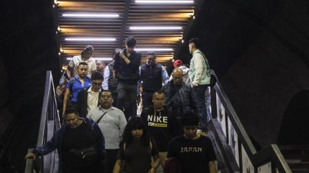Usuarios en el metro CDMX