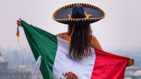 La llegada de turistas internacionales a México por vía aérea caerá 6%: ¿por qué?