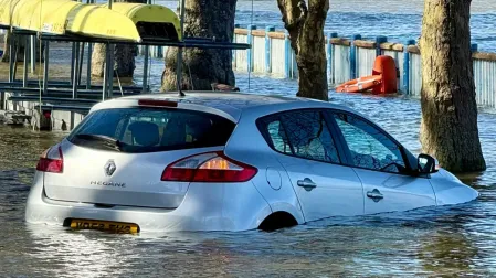 auto inundación