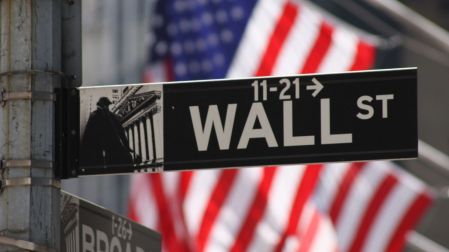 Peso inicia la semana con retroceso frente al dólar; esto dicen los expertos