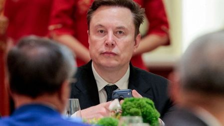 ¿La salida a bolsa de SpaceX convertirá a Elon Musk en el primer billonario del mundo?