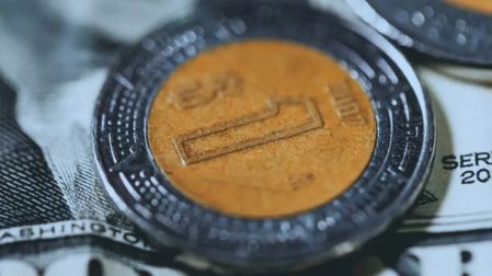 ¿Por qué el peso mexicano podría regresar a los 18 por dólar? Esto dice Bx+