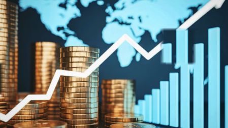 Guerra entre EU e Irán golpea al PIB mundial: Fitch rebaja previsión de crecimiento