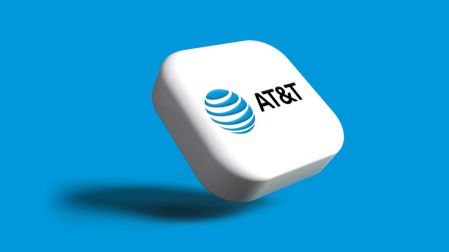 AT&T avanza con el registro de telefonía móvil; lanza programa de Cuidado Digital.