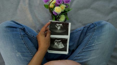 Salud mental perinatal: ¿Por qué las mamás no deben vivir su embarazo solas?
