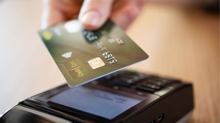 ¿Por qué las personas cuidadoras evitan los bancos y pagos digitales?