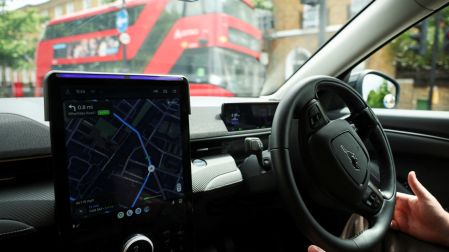 ¿Por qué Uber apresura la entrada de sus primeros robotaxis en Londres?
