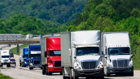 Industria de camiones podría mejorar en el segundo semestre tras revisión del T-MEC