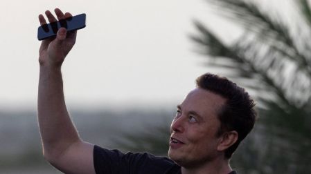 Elon Musk se convierte en el primer 'billonario' del mundo tras la OPI de SpaceX.