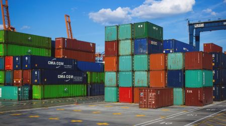 Aduanas recaudan más de 3 mil mdp diarios; fortalecen combate al comercio ilícito.