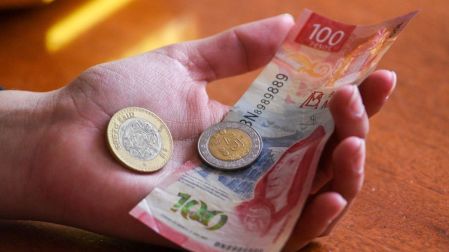 Ante la presión económica, trabajadores priorizan la estabilidad sobre los beneficios laborales.