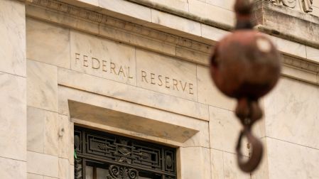 Primera decisión de Warsh: Fed congela tasas de interés en un rango de 3.50-3.75%