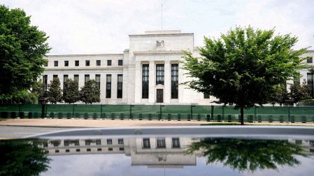Primera decisión de Warsh: Fed mantiene tasas de interés en un rango de 3.50-3.75%