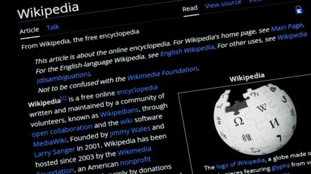 Wikipedia no confía ‘lo suficiente’ en la IA: rechaza su uso para editar artículos.