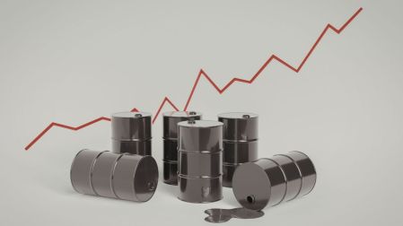 Caen los precios del petróleo tras negociaciones entre EU e Irán.