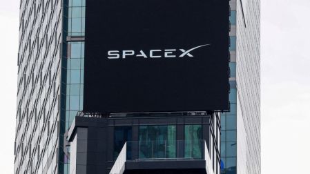 Turbulencia en SpaceX: acciones caen por debajo de su precio inicial y se recupera.