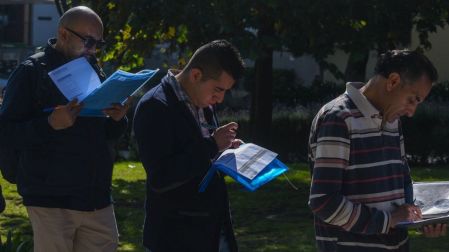 Expectativa de empleo en México cae, pero 45% de las empresas planea contratar más.