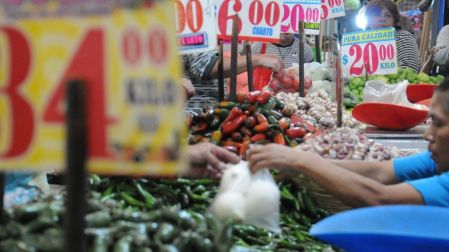 Inflación se mantiene dentro del objetivo de Banxico; frutas y verduras más baratas.