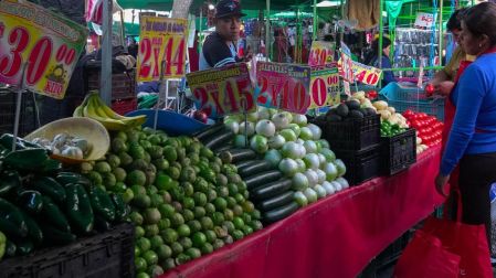 Inflación se mantiene dentro del objetivo de Banxico; frutas y verduras más baratas.